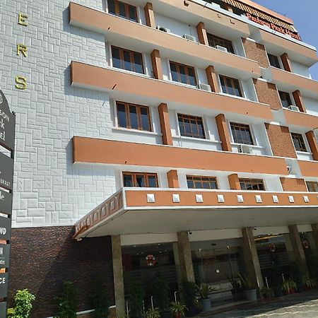 Paulson Park Hotel Kochi Екстериор снимка