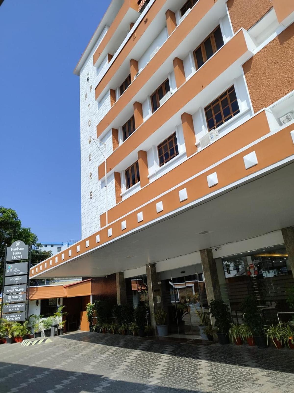 Paulson Park Hotel Kochi Екстериор снимка