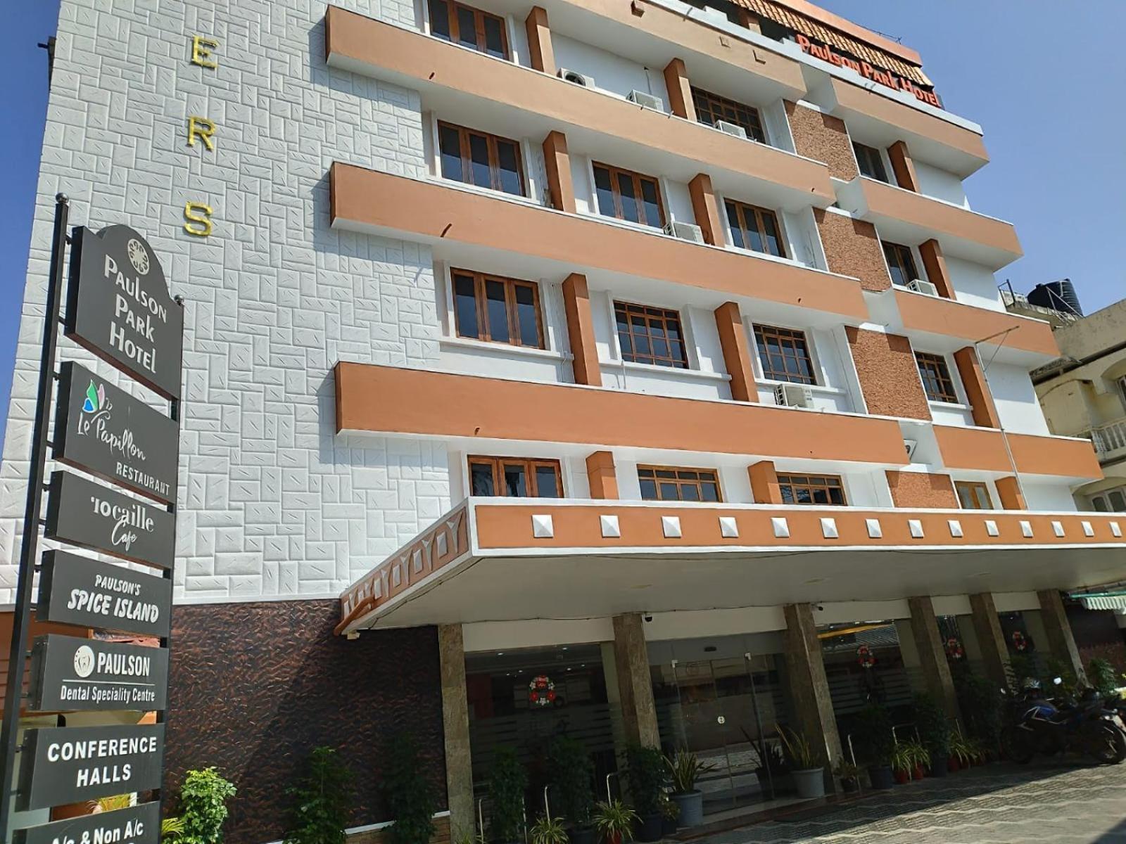 Paulson Park Hotel Kochi Екстериор снимка
